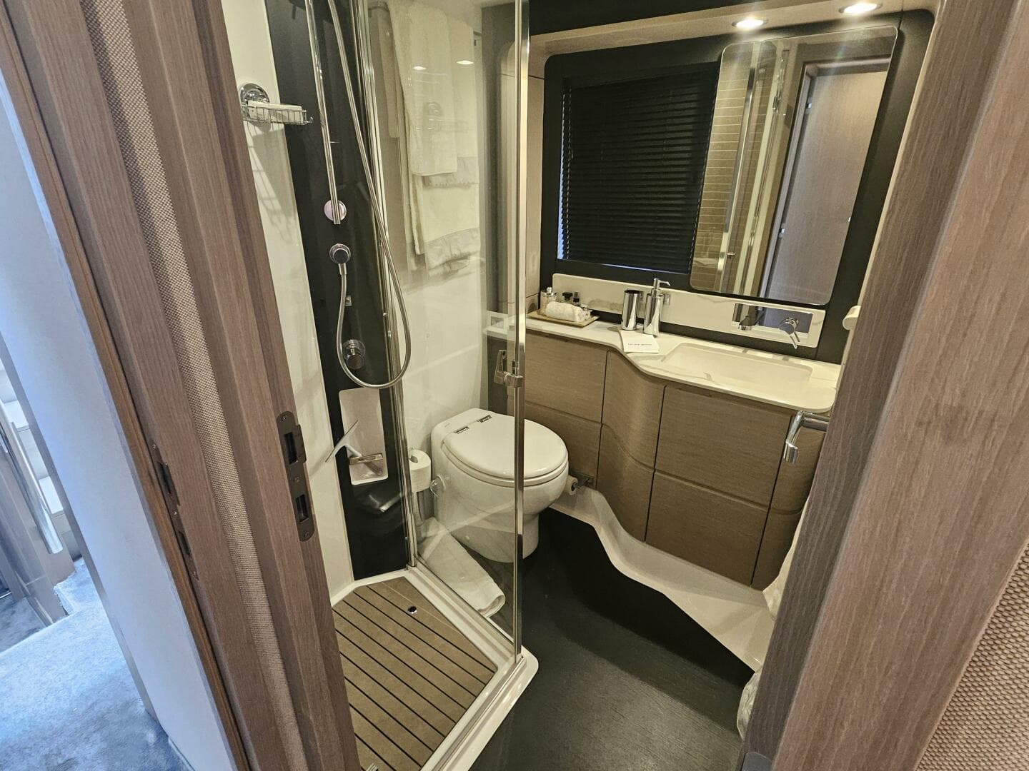 2022 Azimut 66 — photo 53