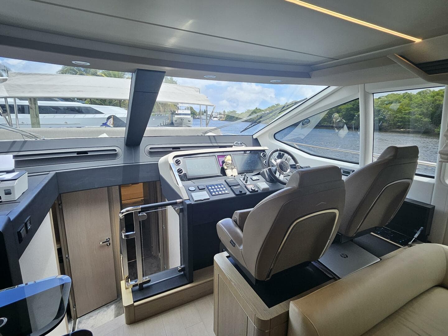 2022 Azimut 66 — photo 30