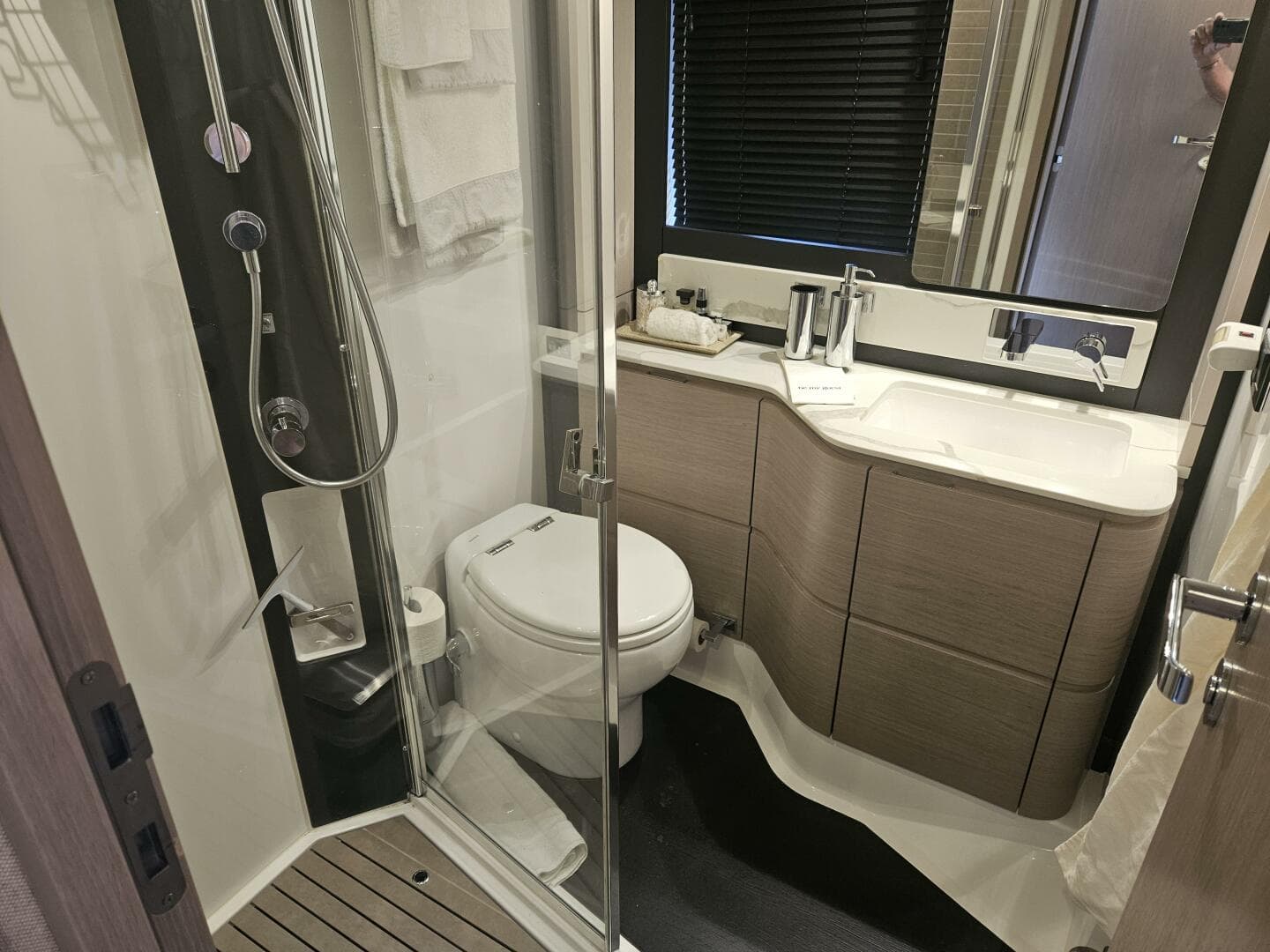 2022 Azimut 66 — photo 49