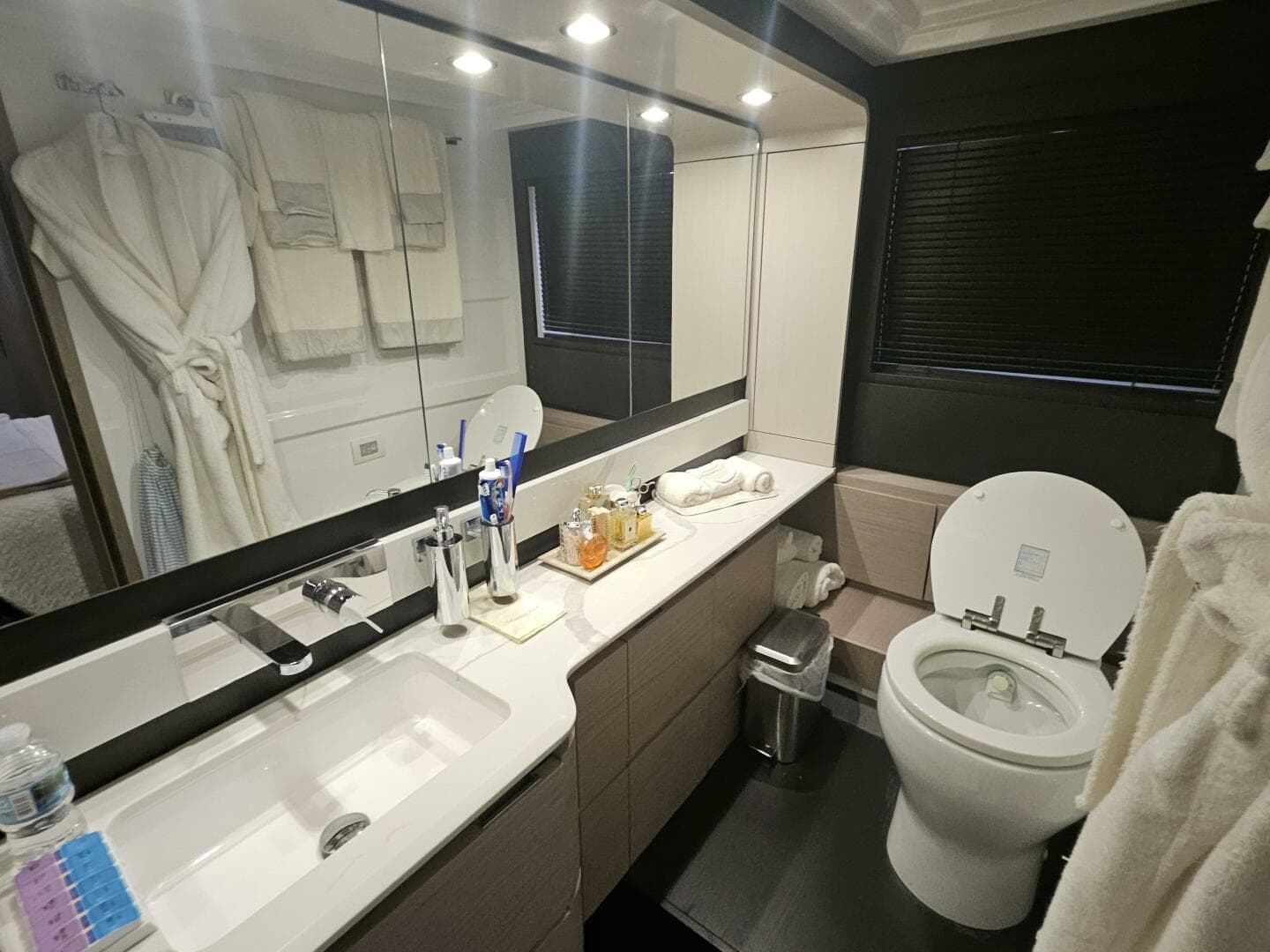 2022 Azimut 66 — photo 61