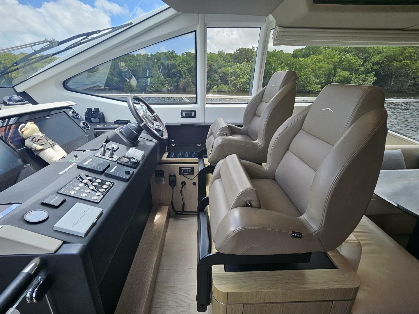 2022 Azimut 66 — photo 33