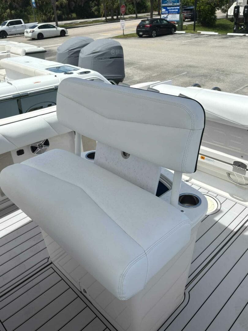 2015 Robalo — photo 36