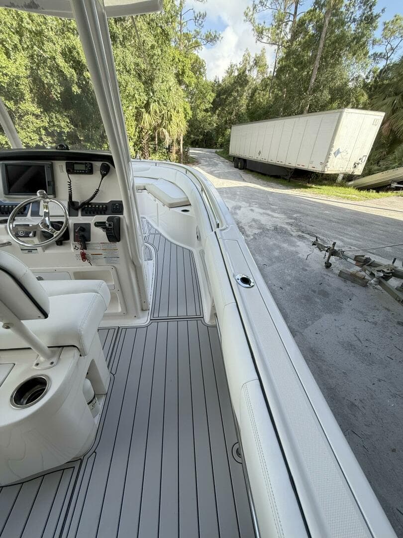 2015 Robalo — photo 15