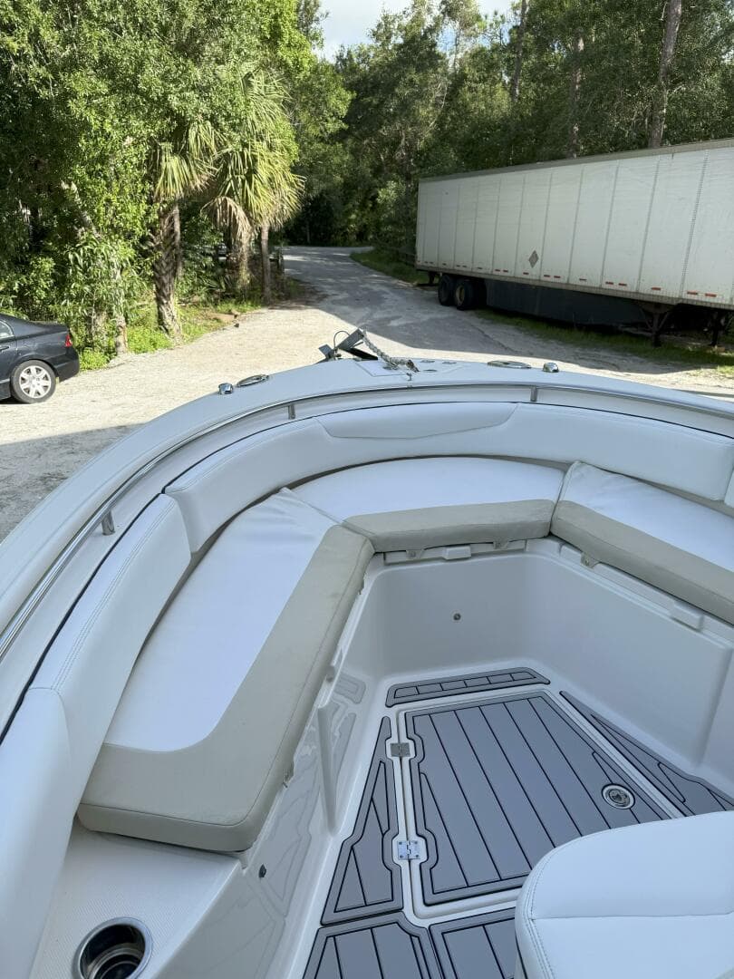 2015 Robalo — photo 28