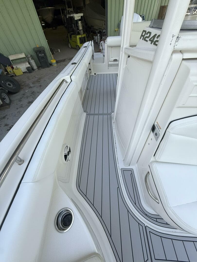 2015 Robalo — photo 23