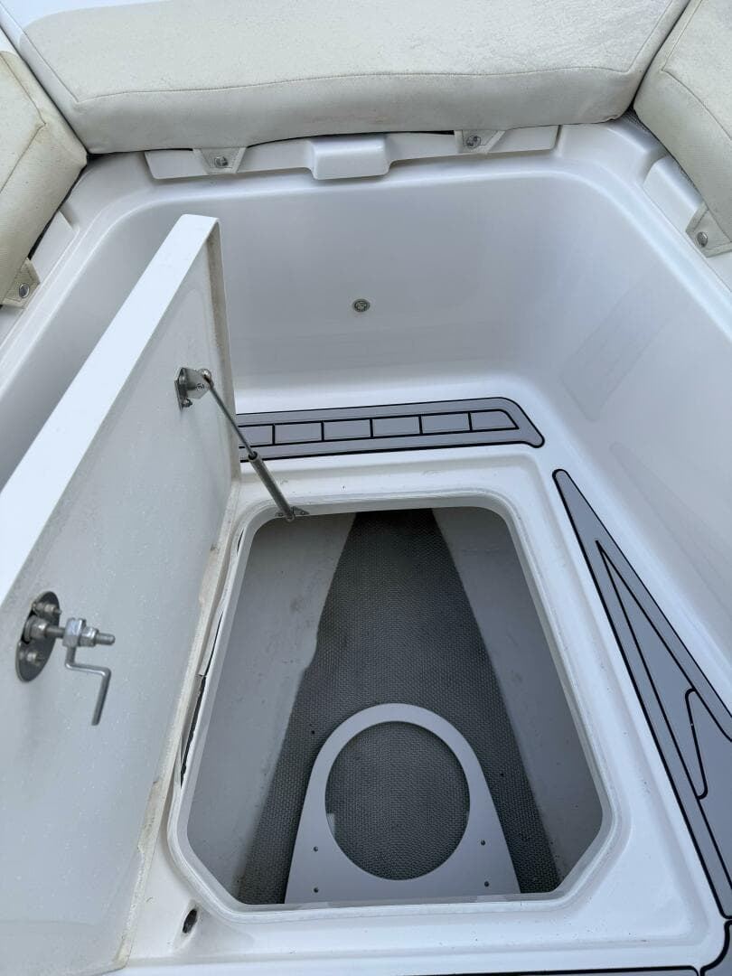 2015 Robalo — photo 25