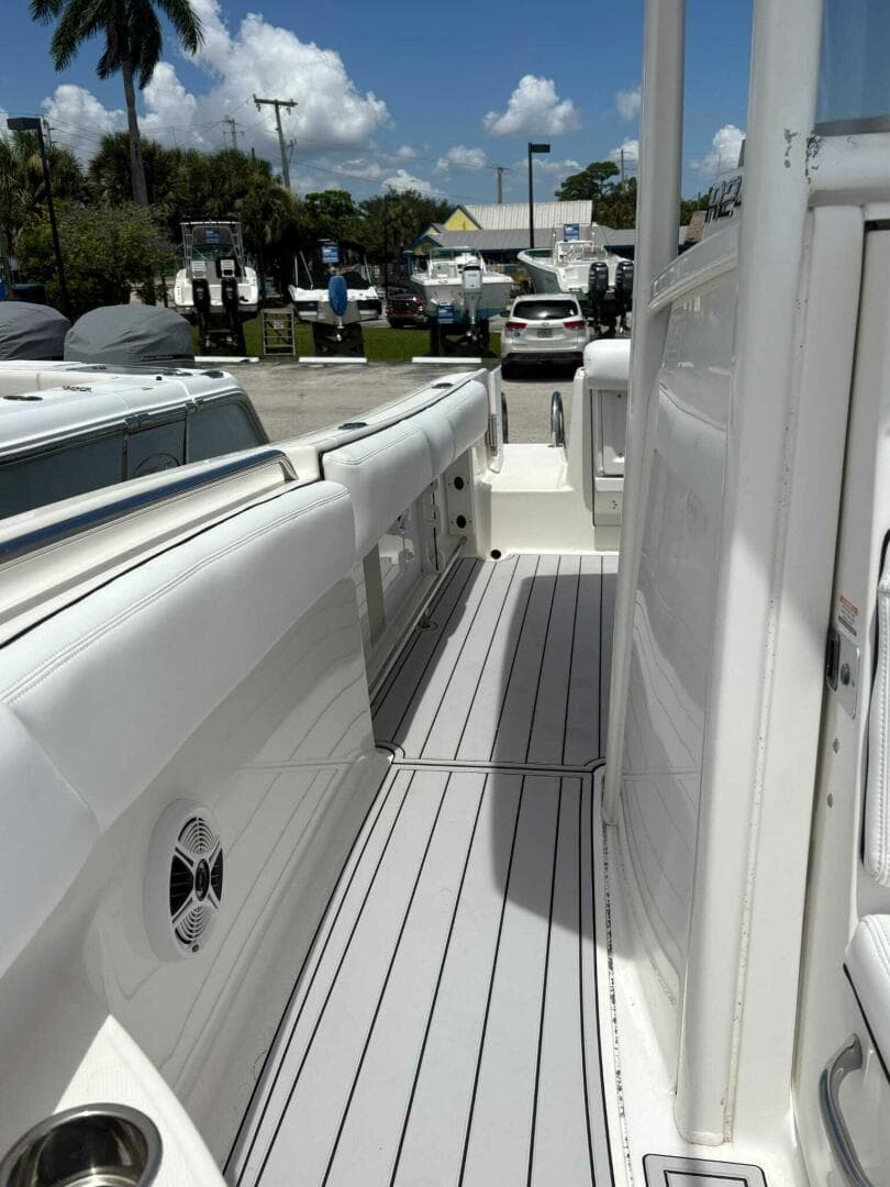 2015 Robalo — photo 39