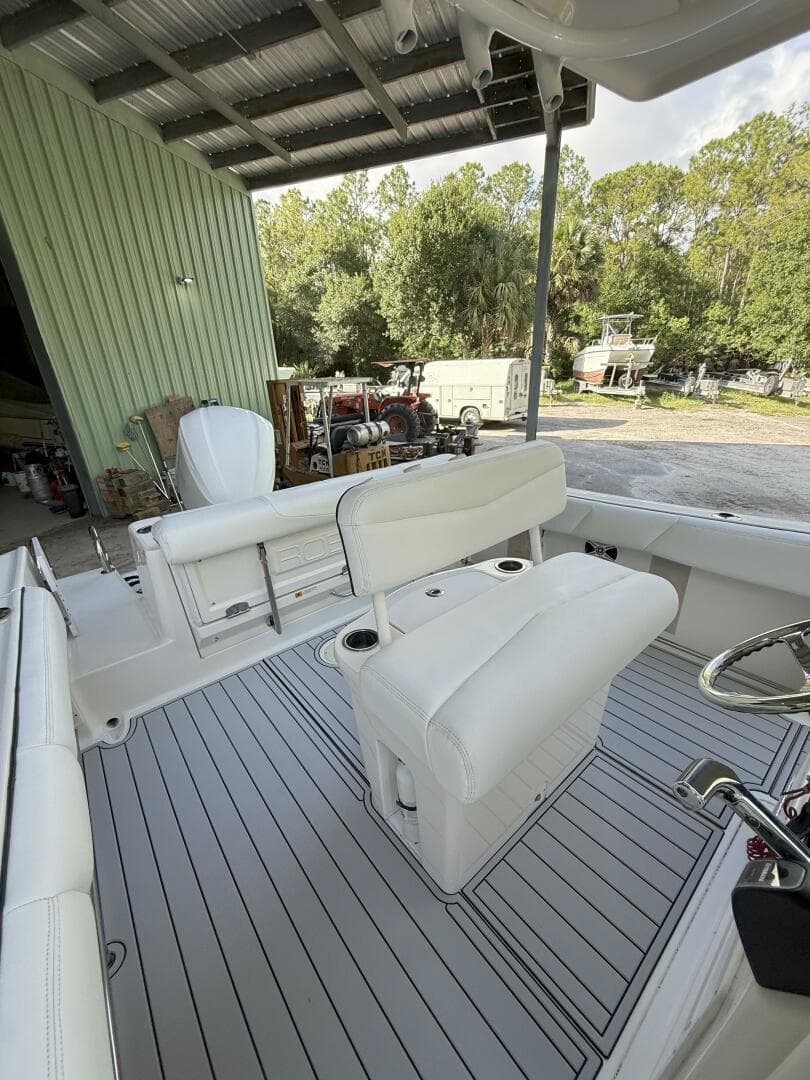 2015 Robalo — photo 20