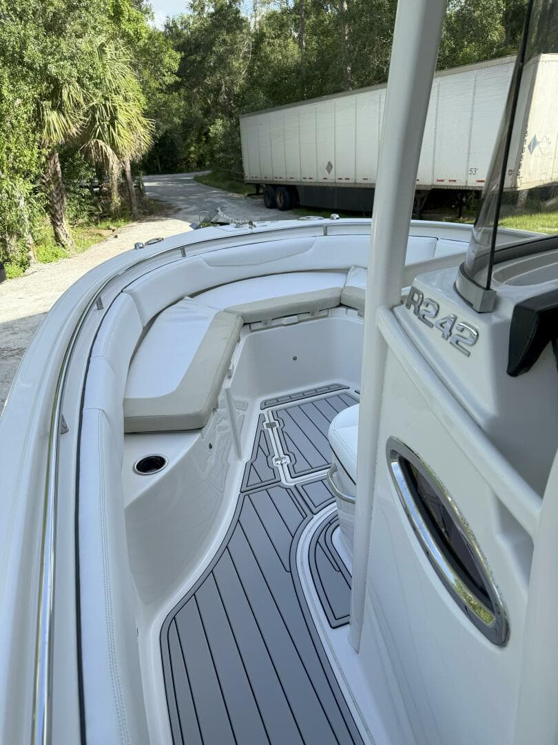 2015 Robalo — photo 29