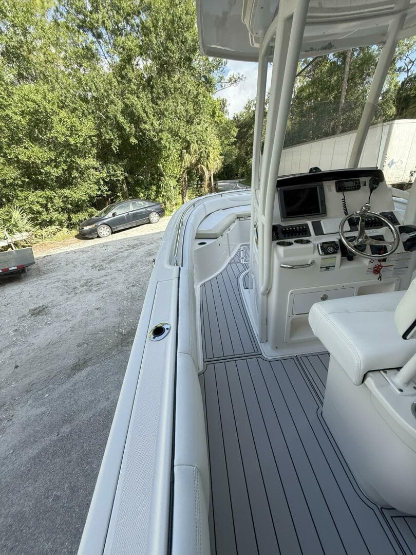 2015 Robalo — photo 14