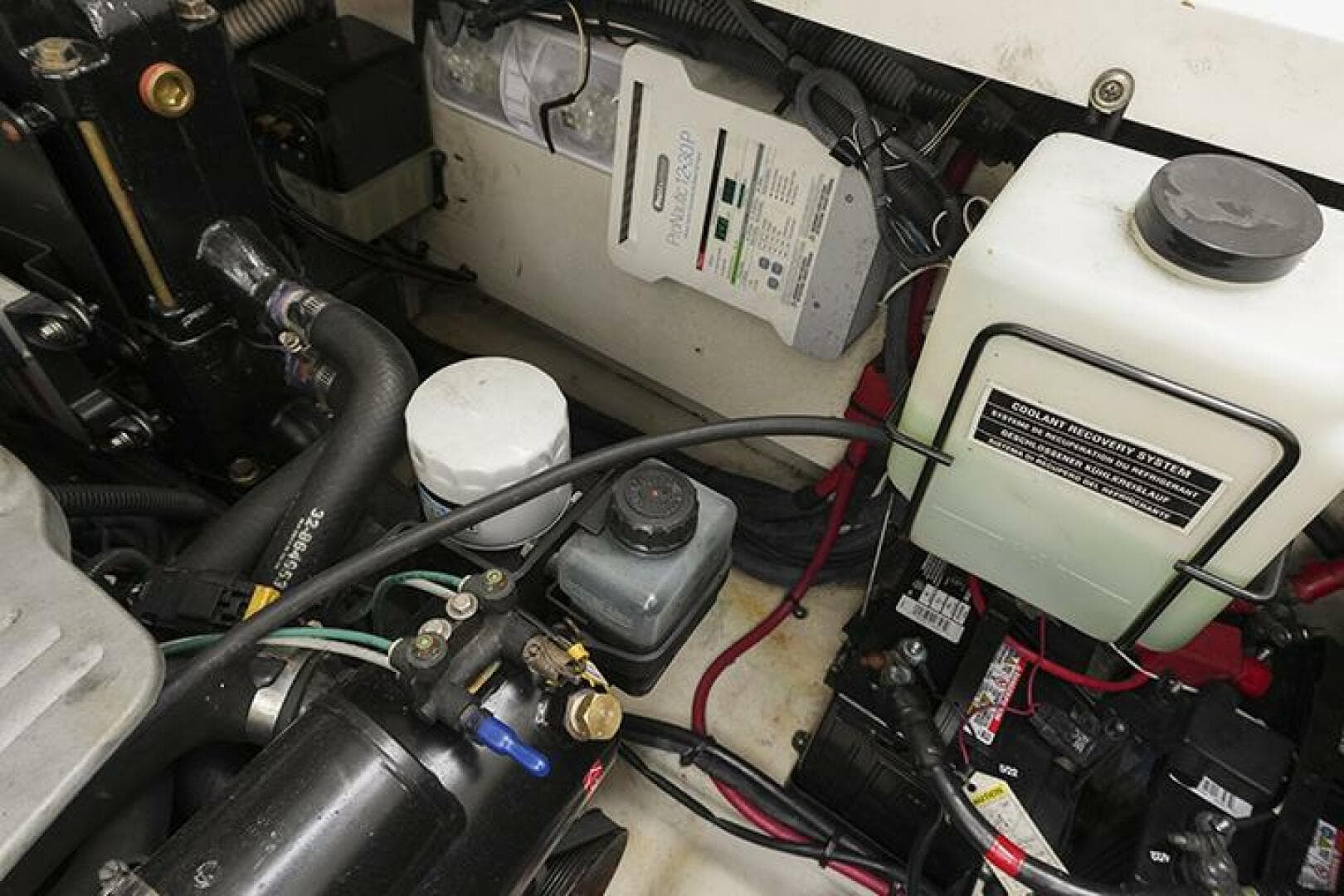 2010 Sea Ray 310 Sundancer — photo 40