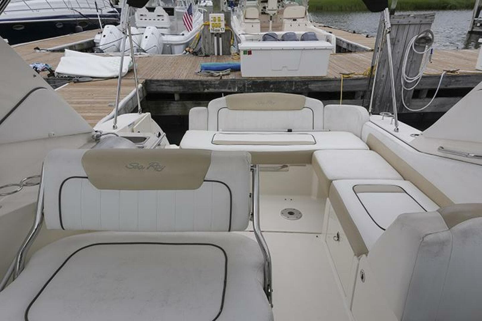 2010 Sea Ray 310 Sundancer — photo 10