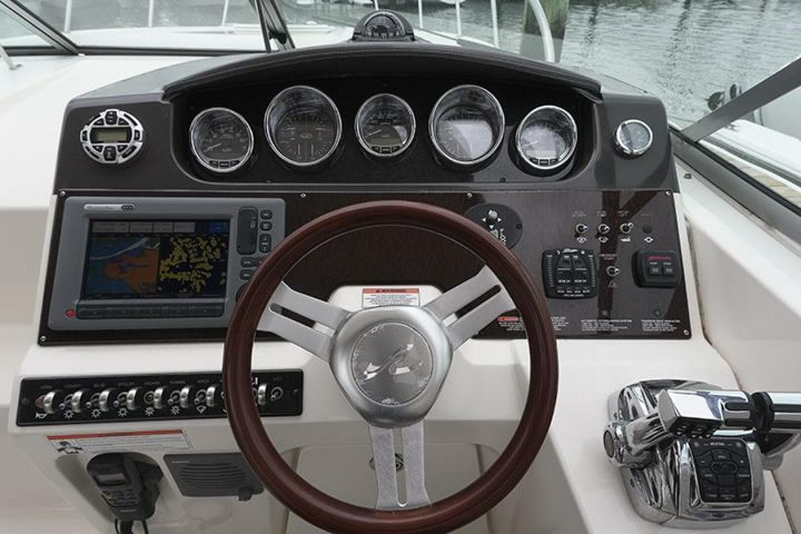 2010 Sea Ray 310 Sundancer — photo 14