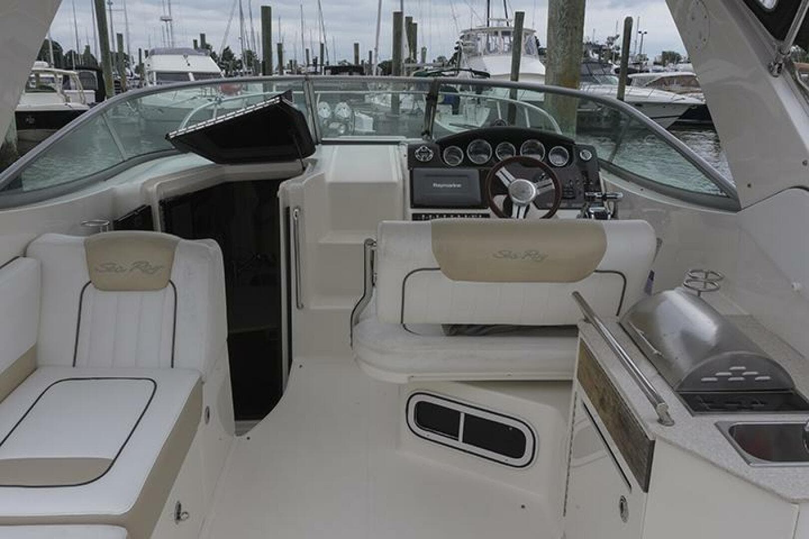 2010 Sea Ray 310 Sundancer — photo 8