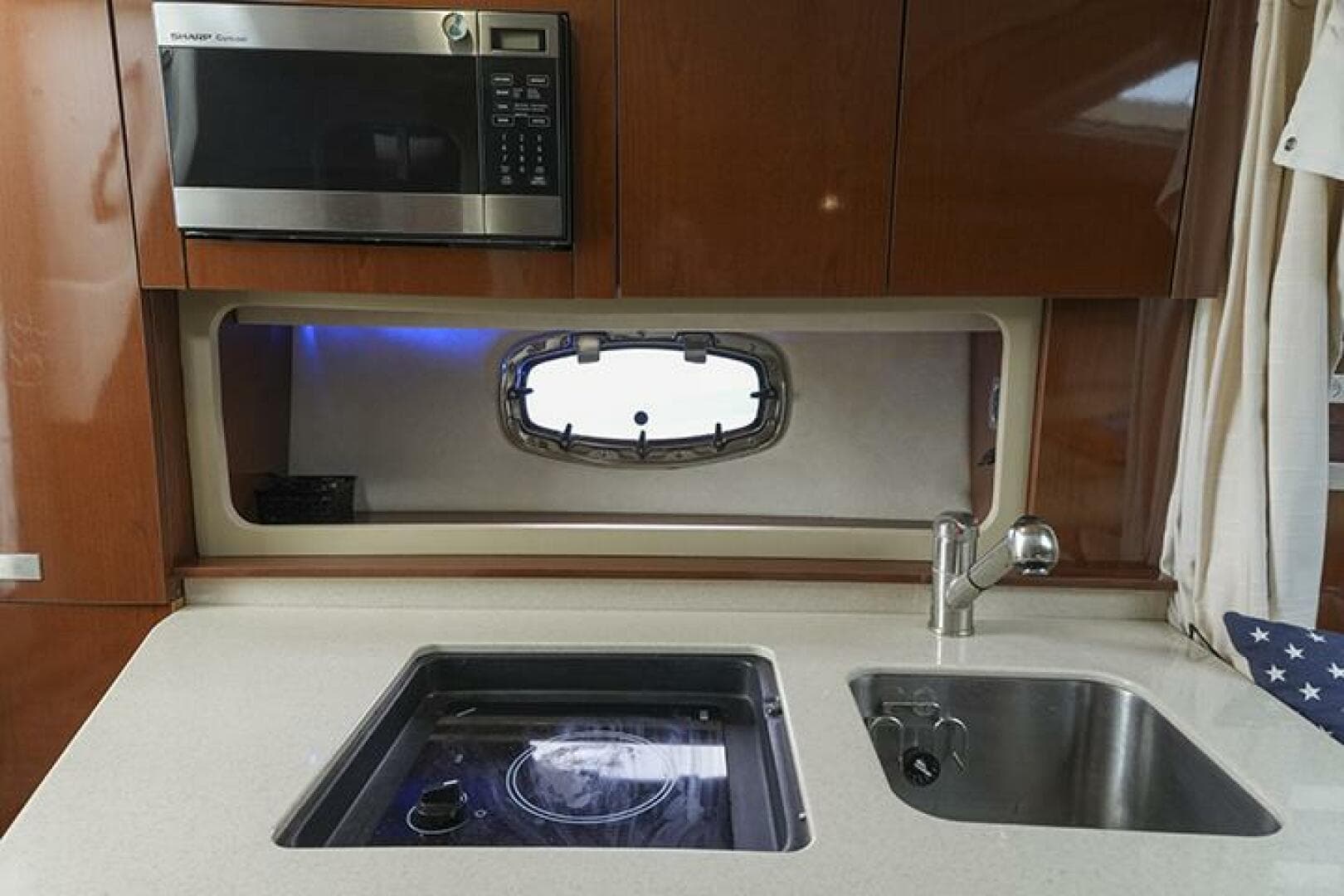 2010 Sea Ray 310 Sundancer — photo 24