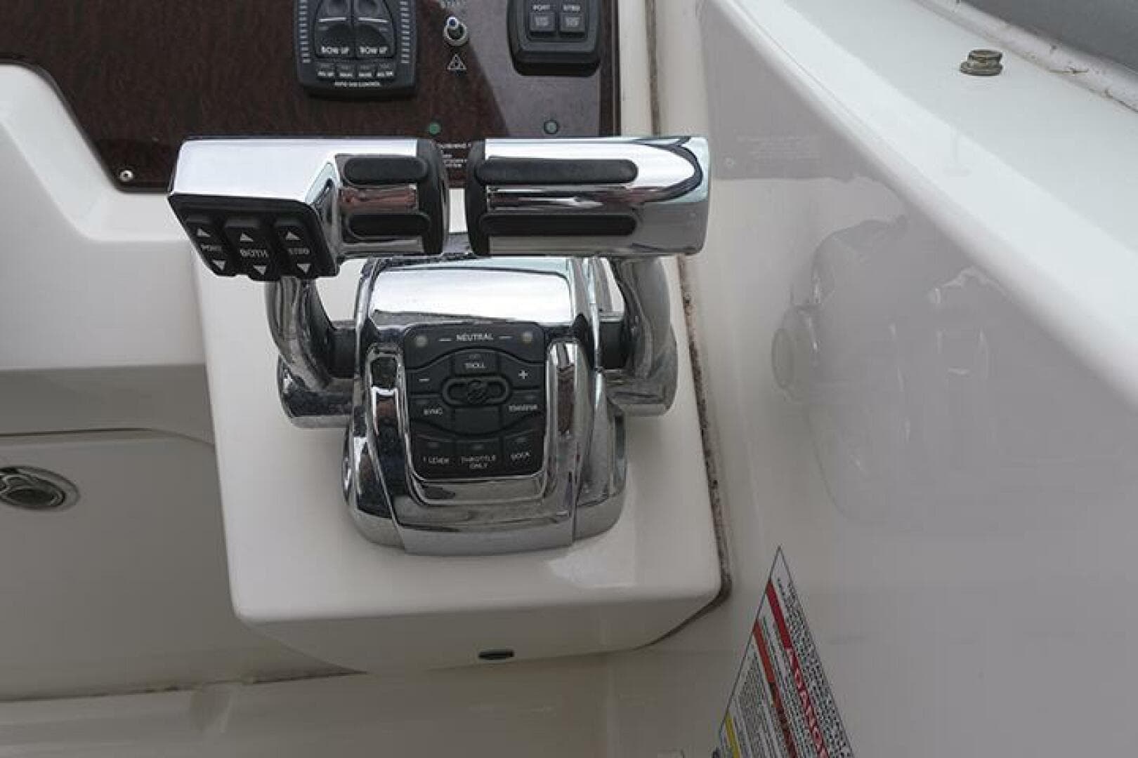 2010 Sea Ray 310 Sundancer — photo 16