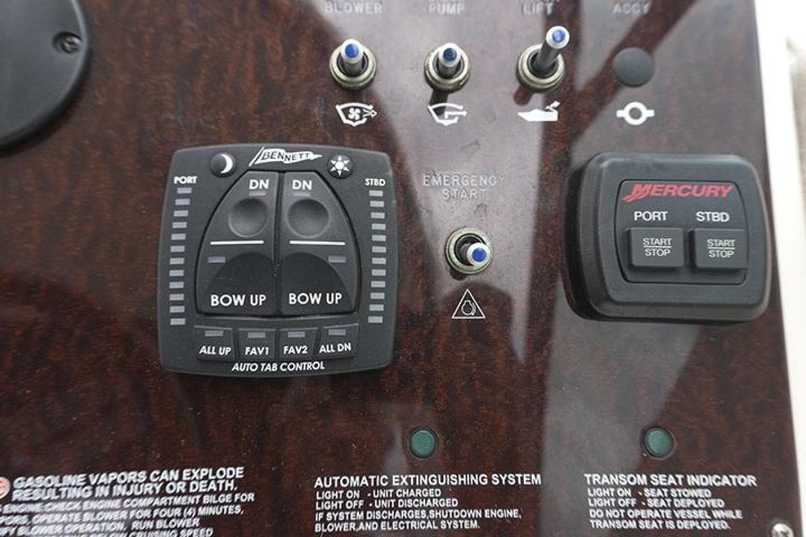 2010 Sea Ray 310 Sundancer — photo 17