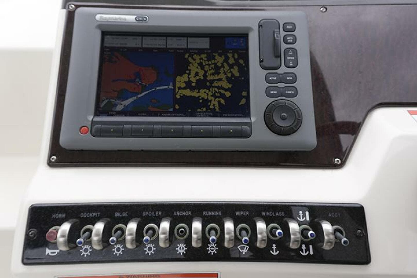 2010 Sea Ray 310 Sundancer — photo 15