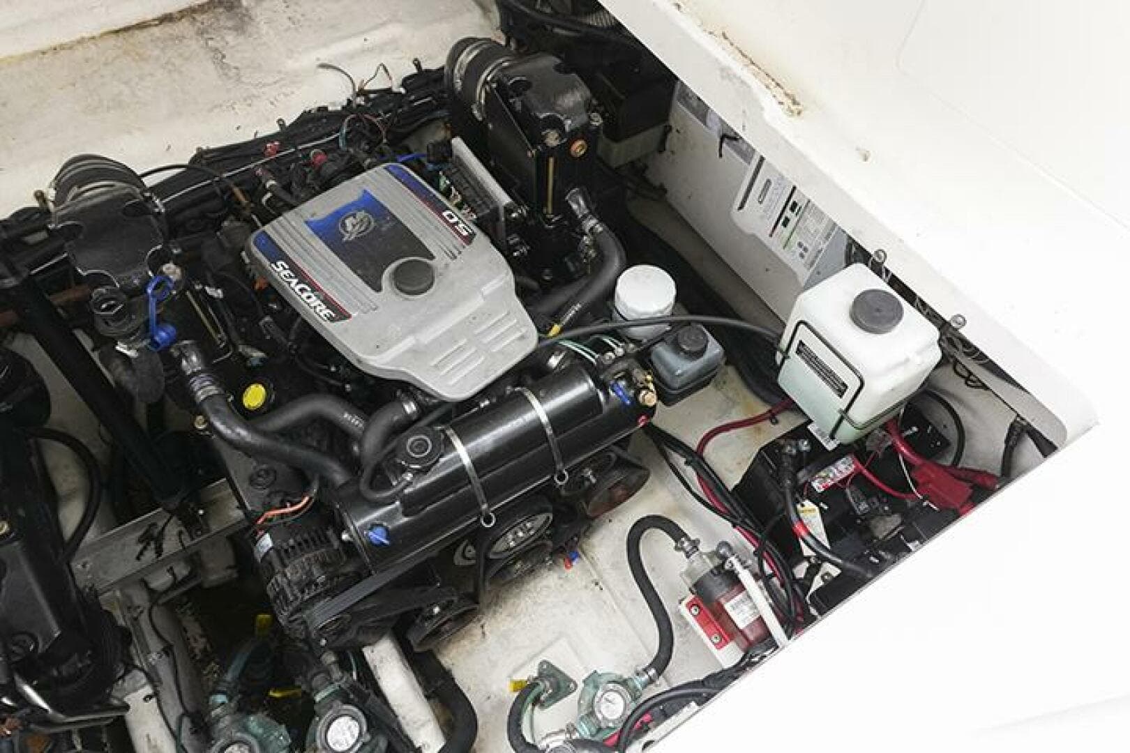 2010 Sea Ray 310 Sundancer — photo 35