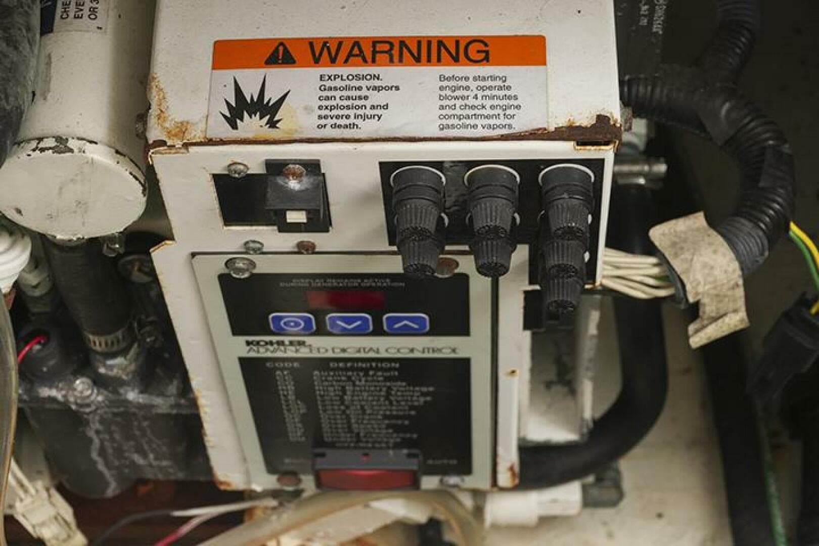 2010 Sea Ray 310 Sundancer — photo 41