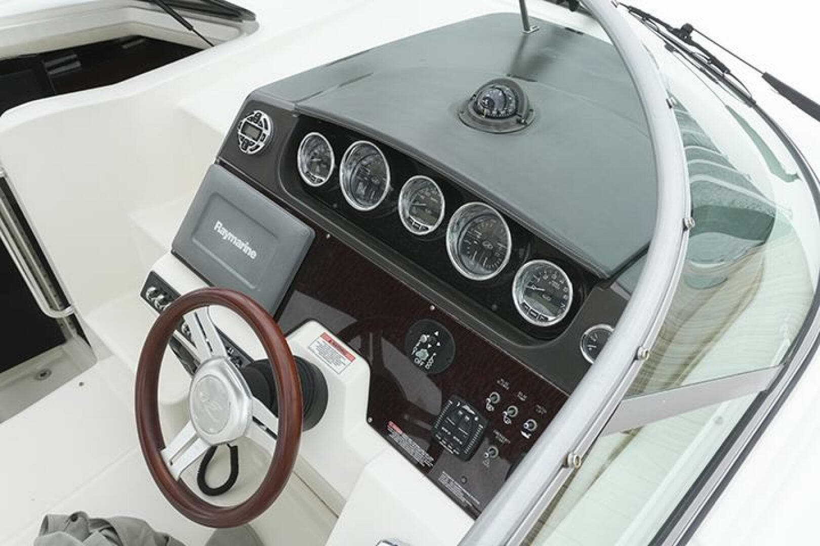 2010 Sea Ray 310 Sundancer — photo 13