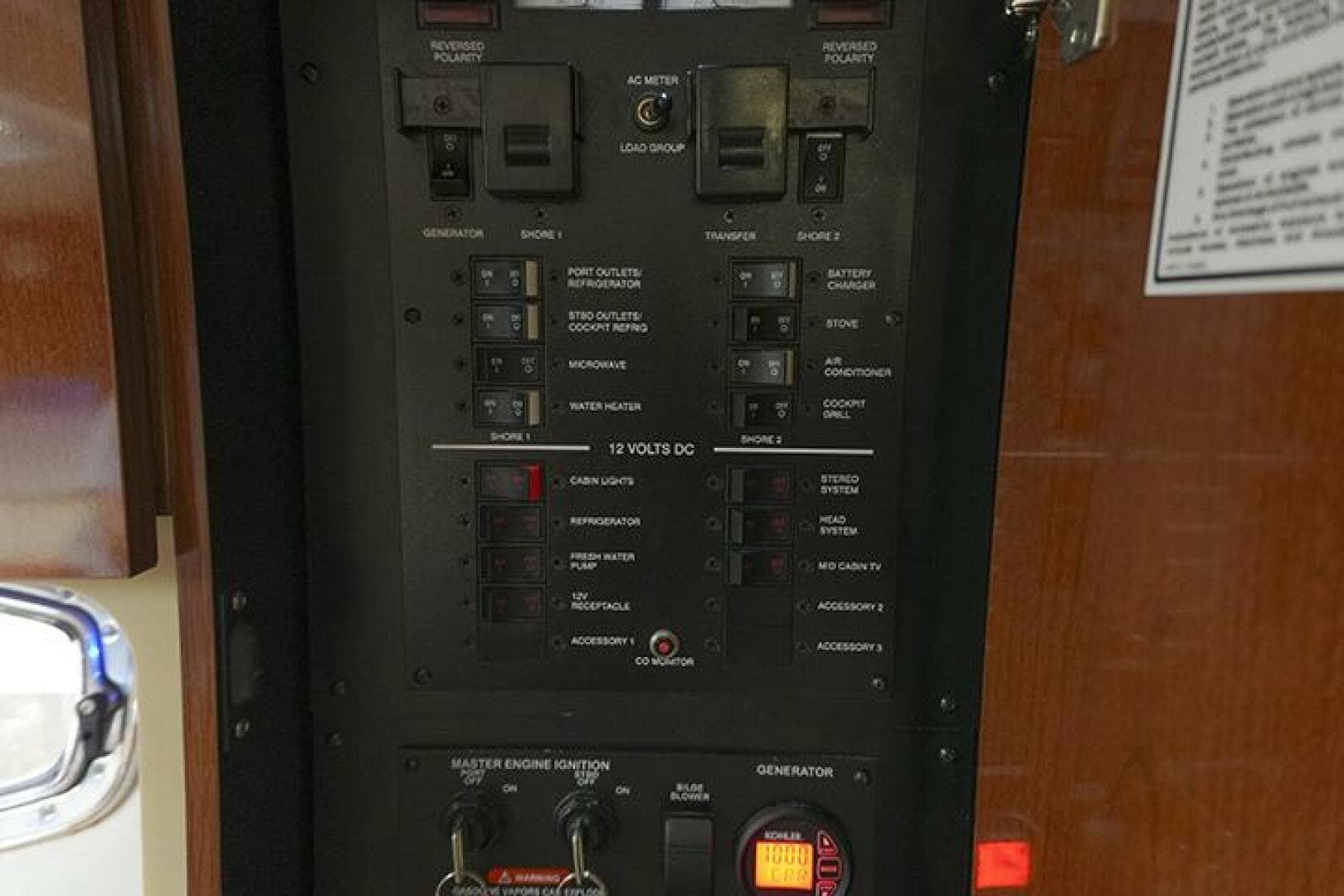 2010 Sea Ray 310 Sundancer — photo 32