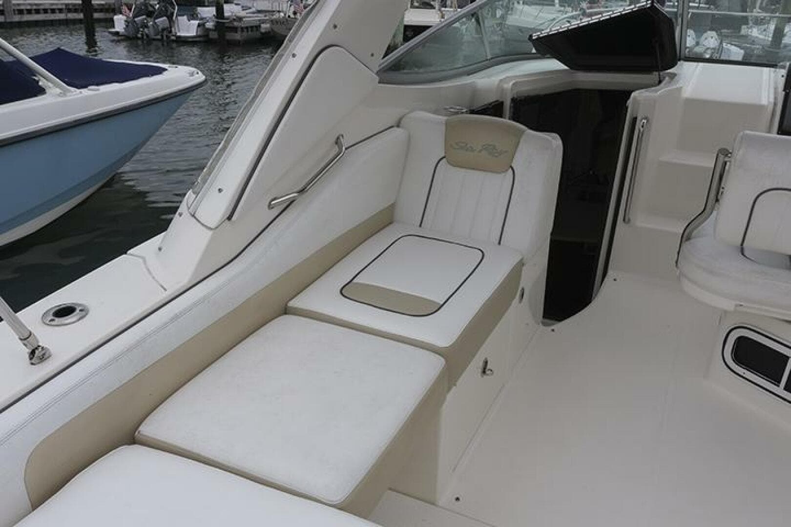 2010 Sea Ray 310 Sundancer — photo 7