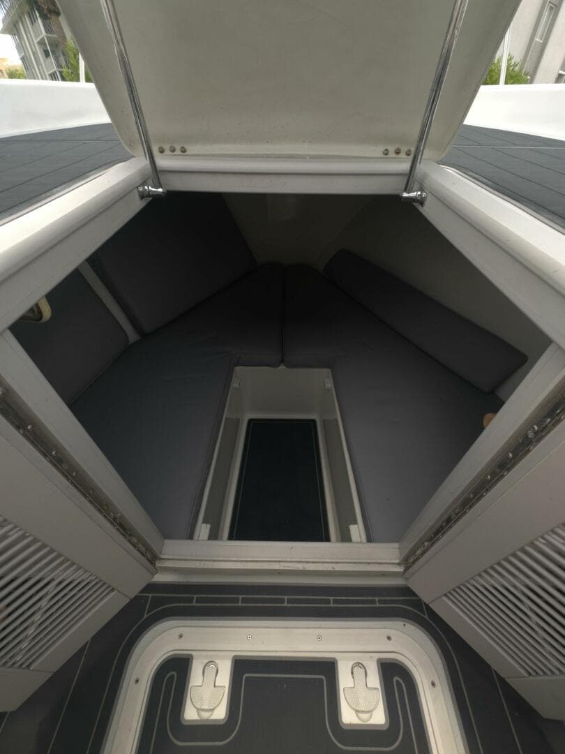 1999 Dusky 256 Center Console — photo 11