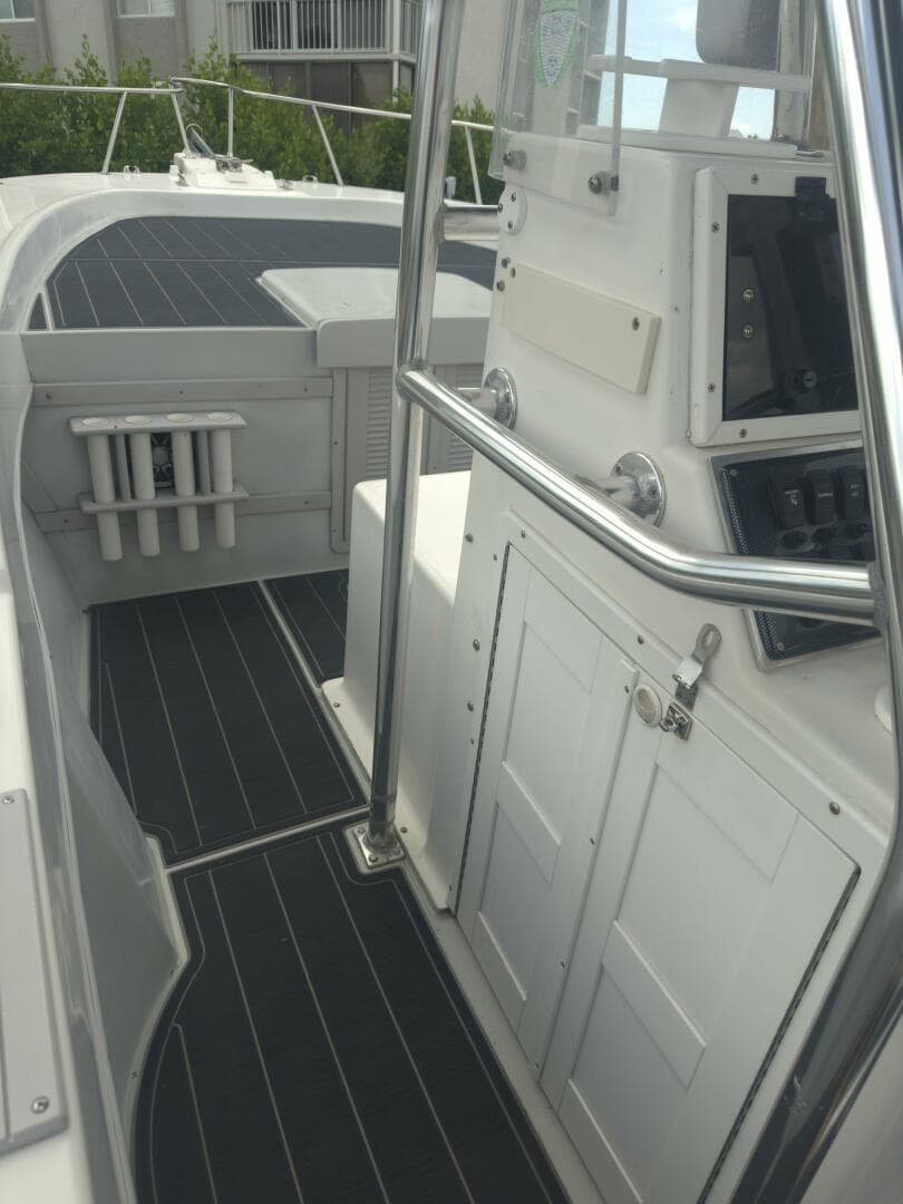 1999 Dusky 256 Center Console — photo 9