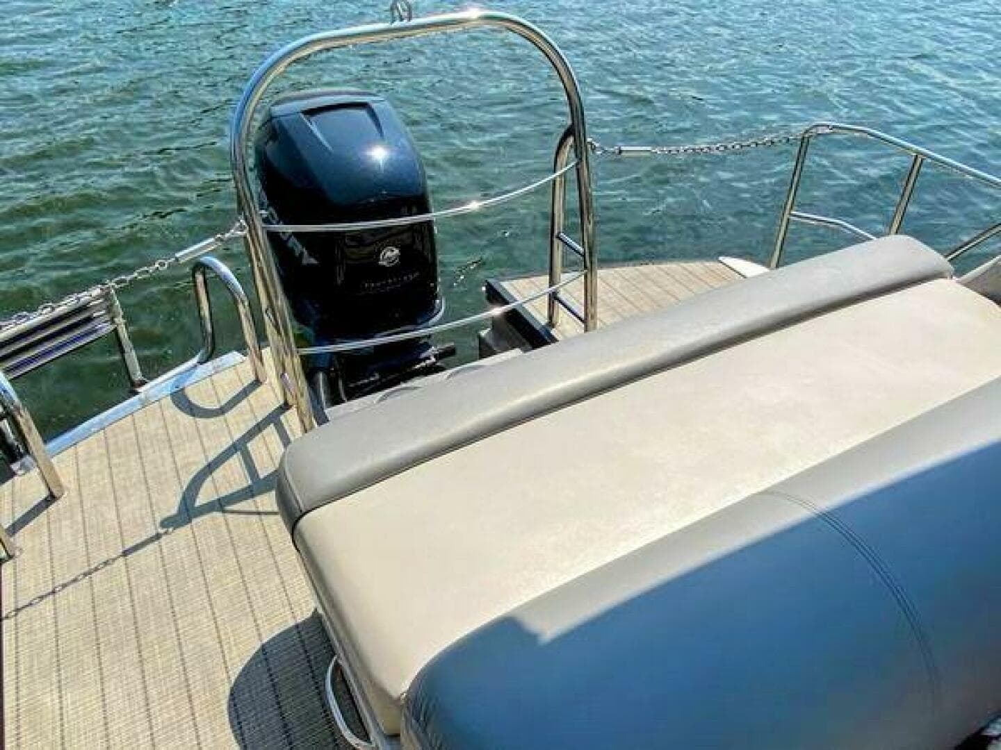 2018 Harris Flotebote 250 Grand Mariner Single Lounging Double Tritoon — photo 15