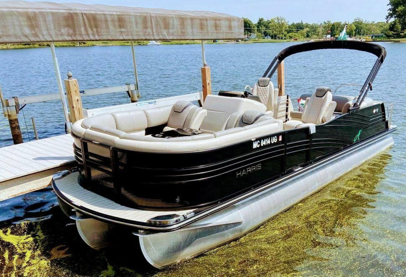 2018 Harris Flotebote 250 Grand Mariner Single Lounging Double Tritoon