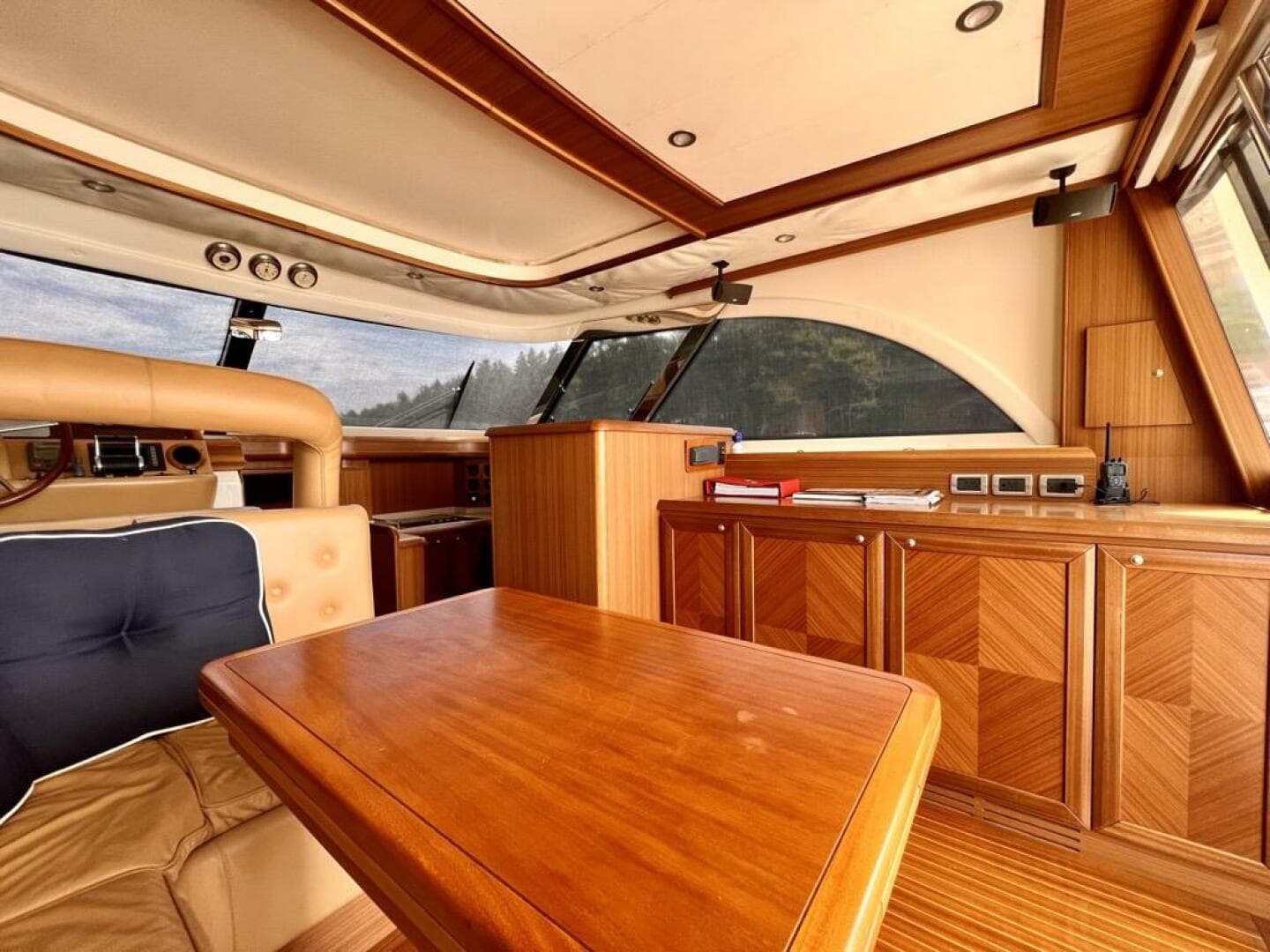 2006 Mochi Craft Dolphin — photo 9