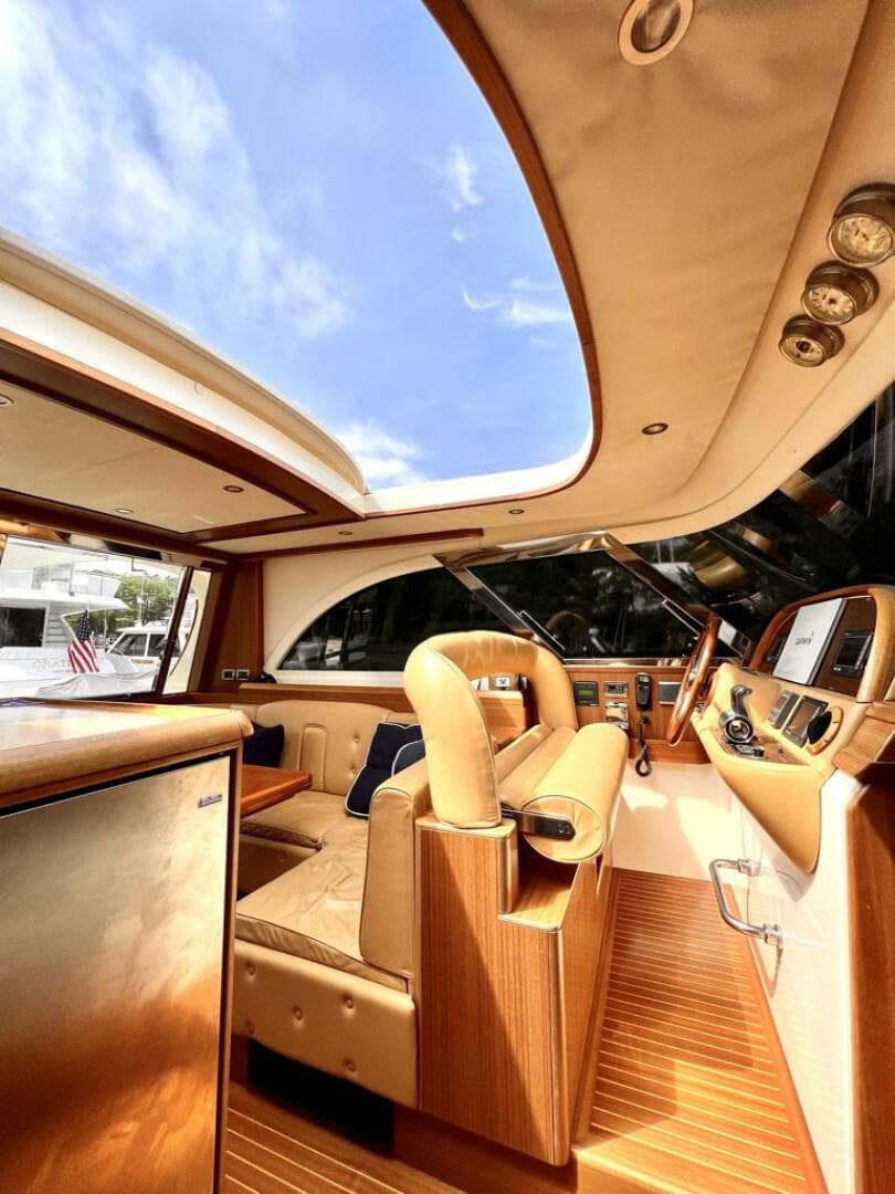 2006 Mochi Craft Dolphin — photo 7