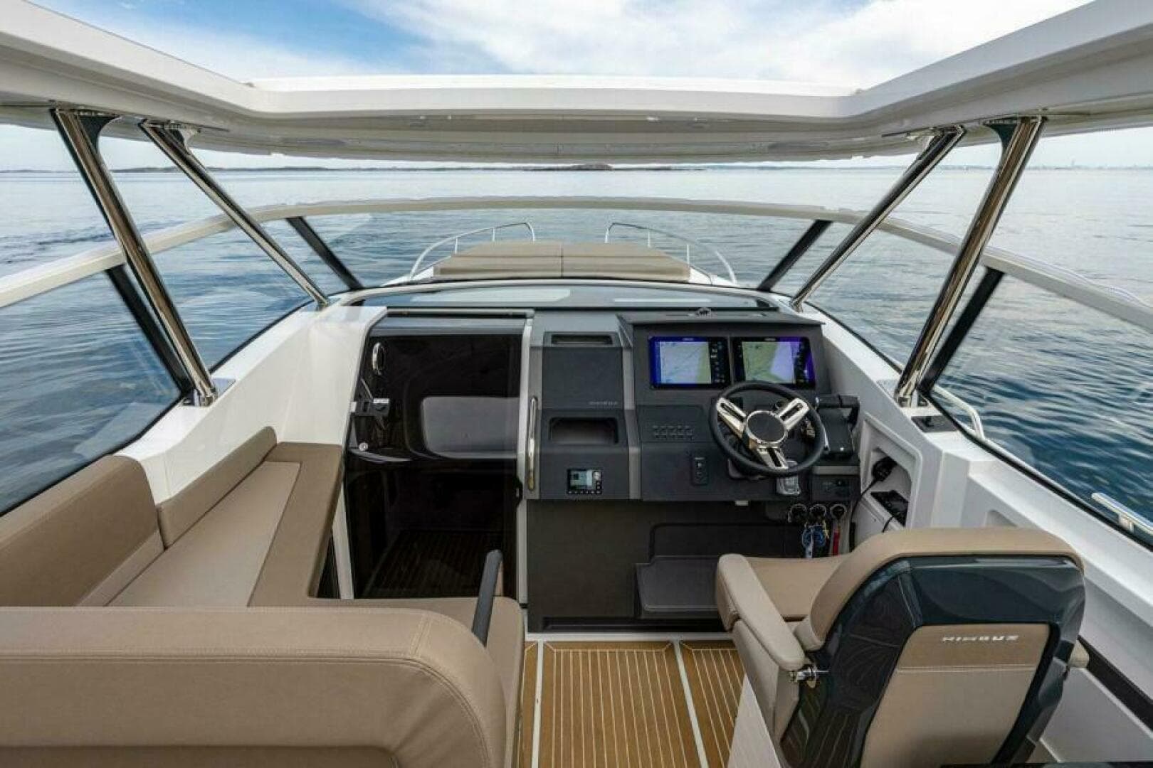 2025 Nimbus Weekender 11 — photo 9