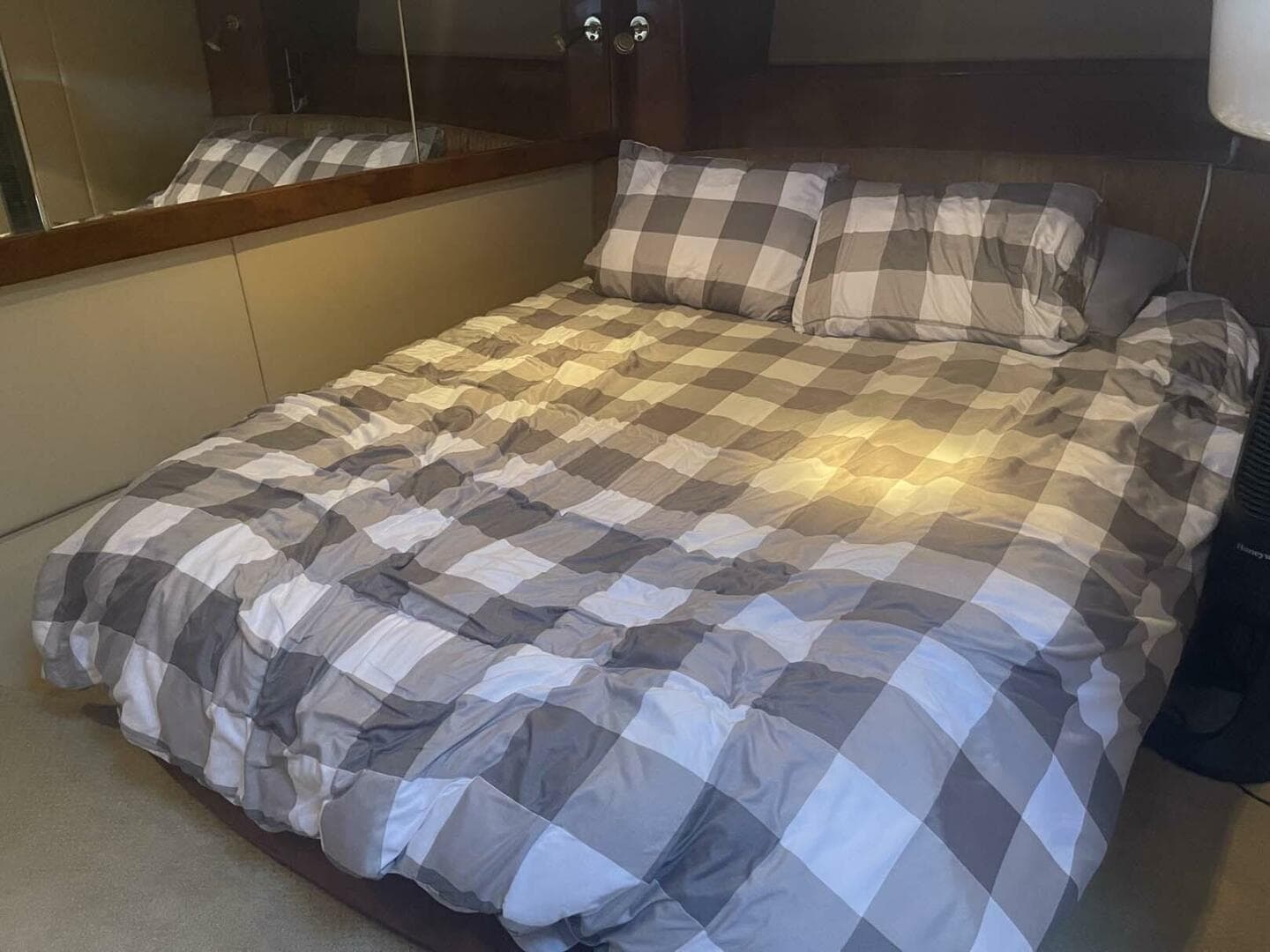 2006 Meridian 411 Sedan — photo 30