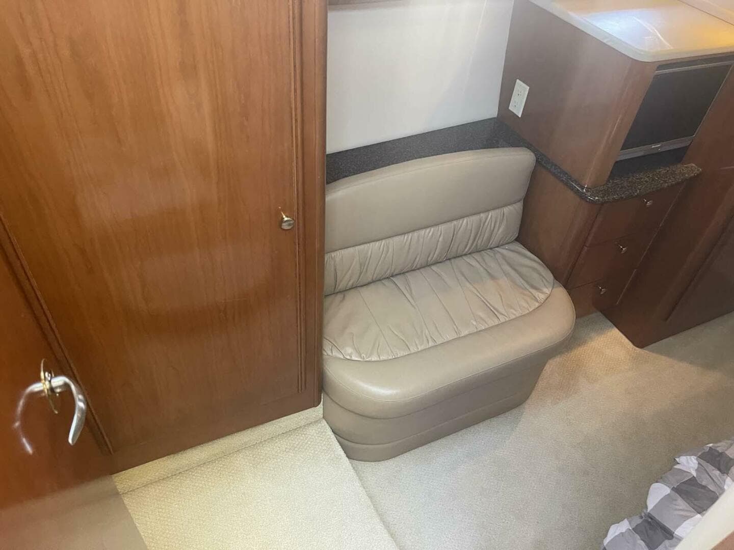 2006 Meridian 411 Sedan — photo 27