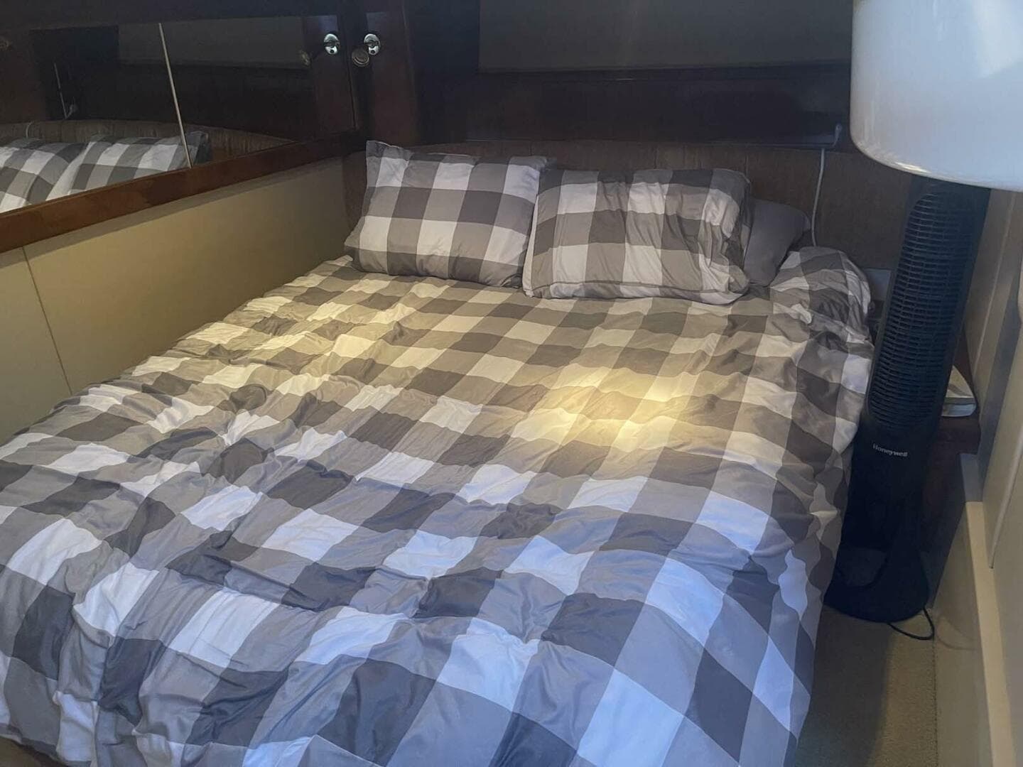 2006 Meridian 411 Sedan — photo 29