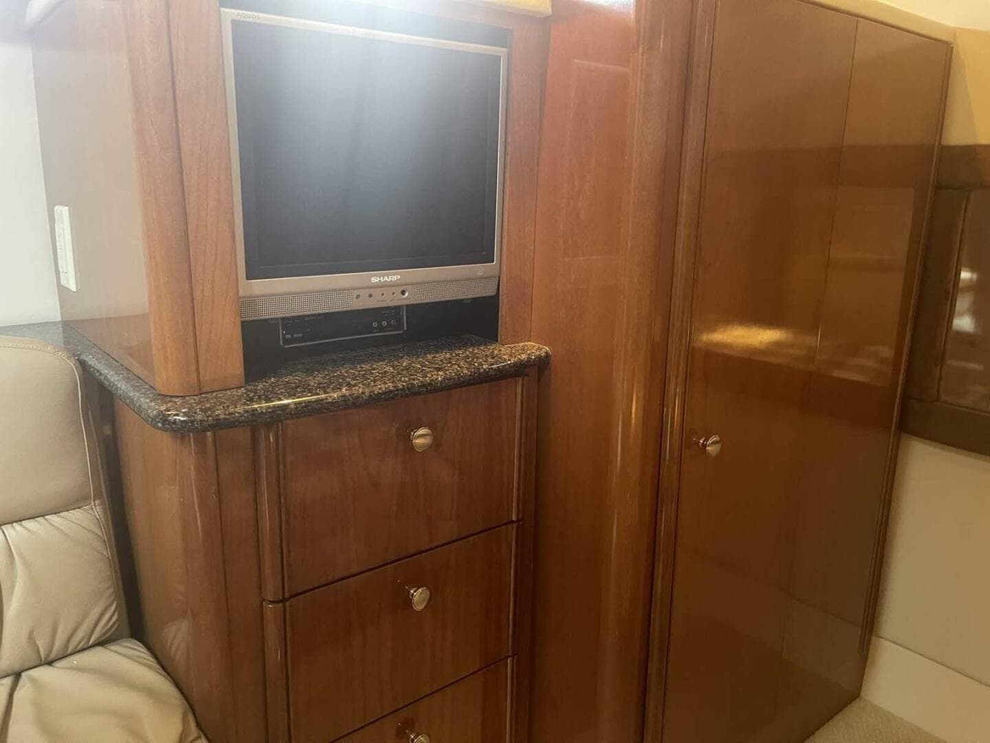 2006 Meridian 411 Sedan — photo 32