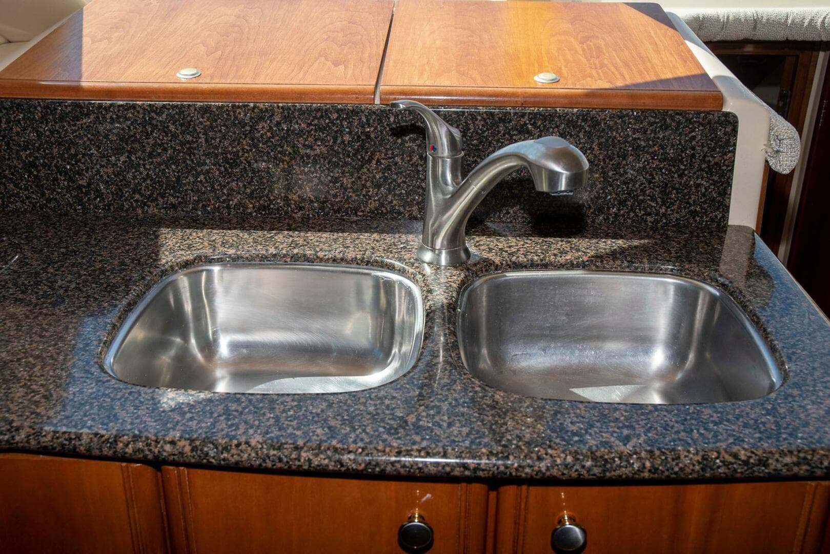 2006 Meridian 411 Sedan — photo 24