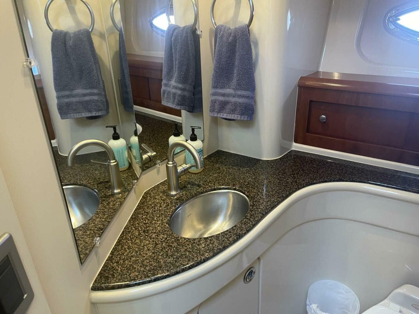 2006 Meridian 411 Sedan — photo 44