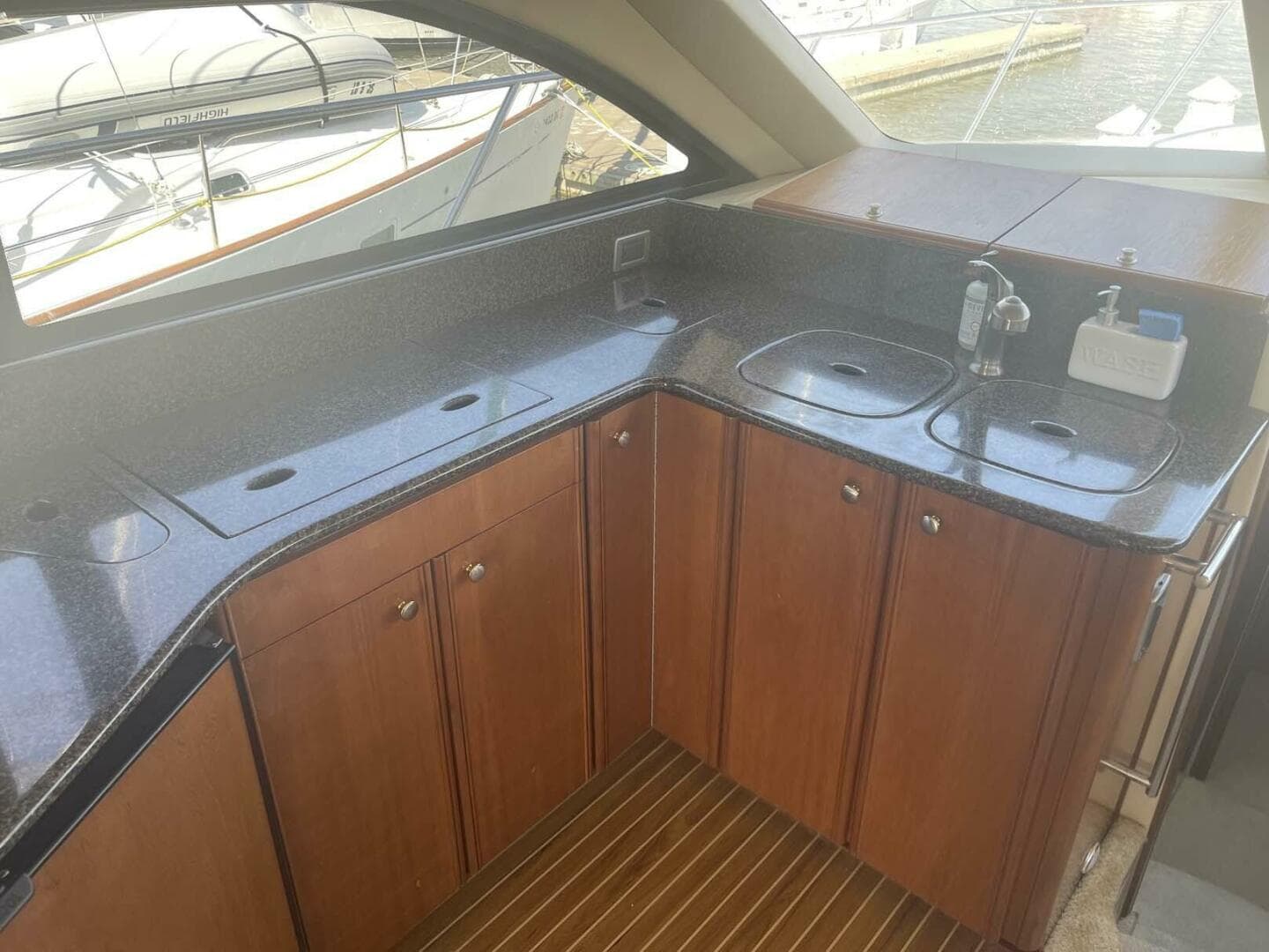 2006 Meridian 411 Sedan — photo 25