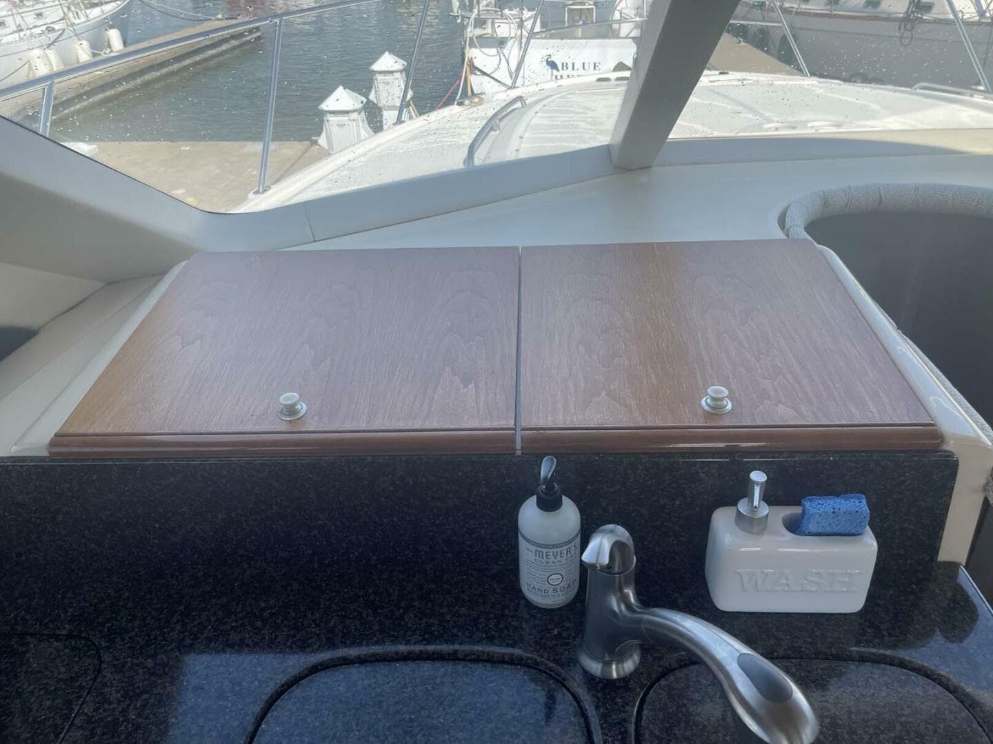 2006 Meridian 411 Sedan — photo 10