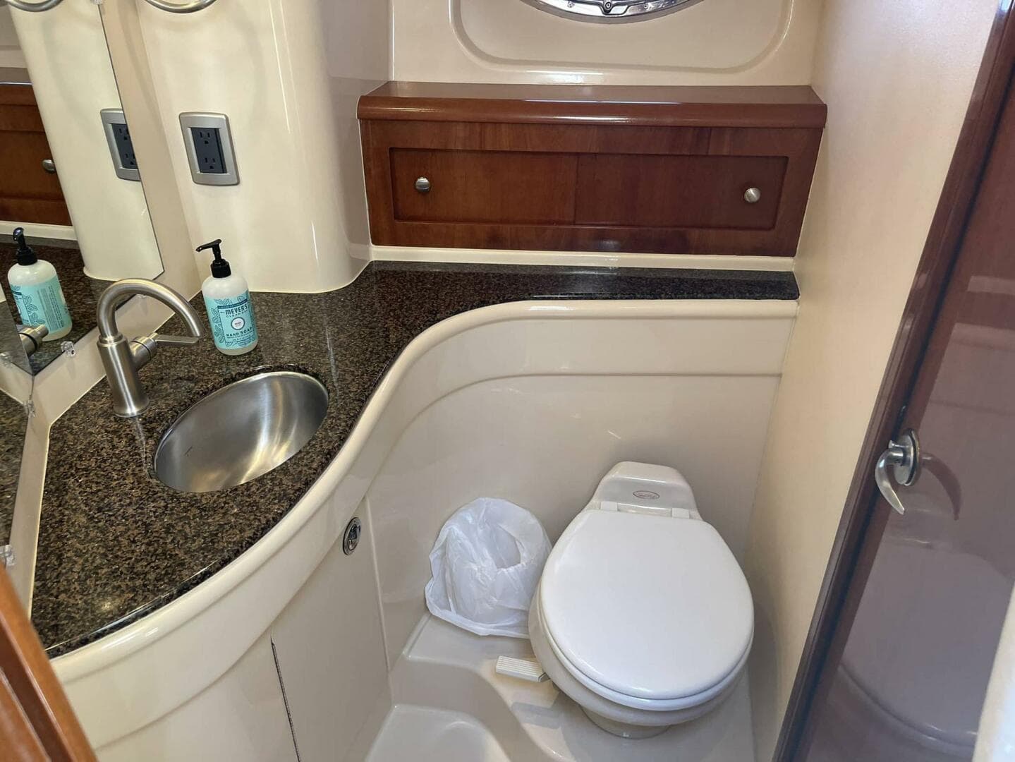 2006 Meridian 411 Sedan — photo 42