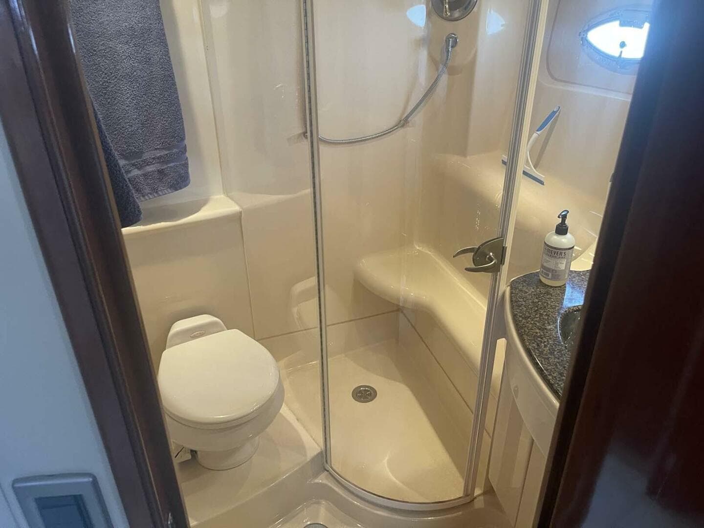 2006 Meridian 411 Sedan — photo 40