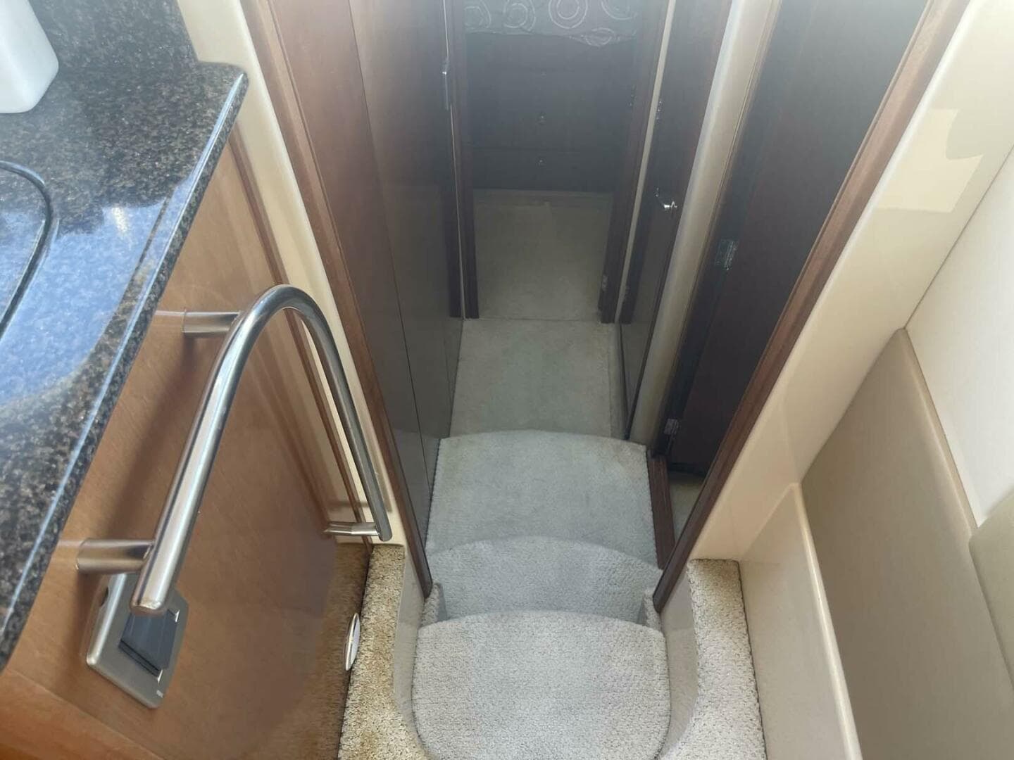 2006 Meridian 411 Sedan — photo 26