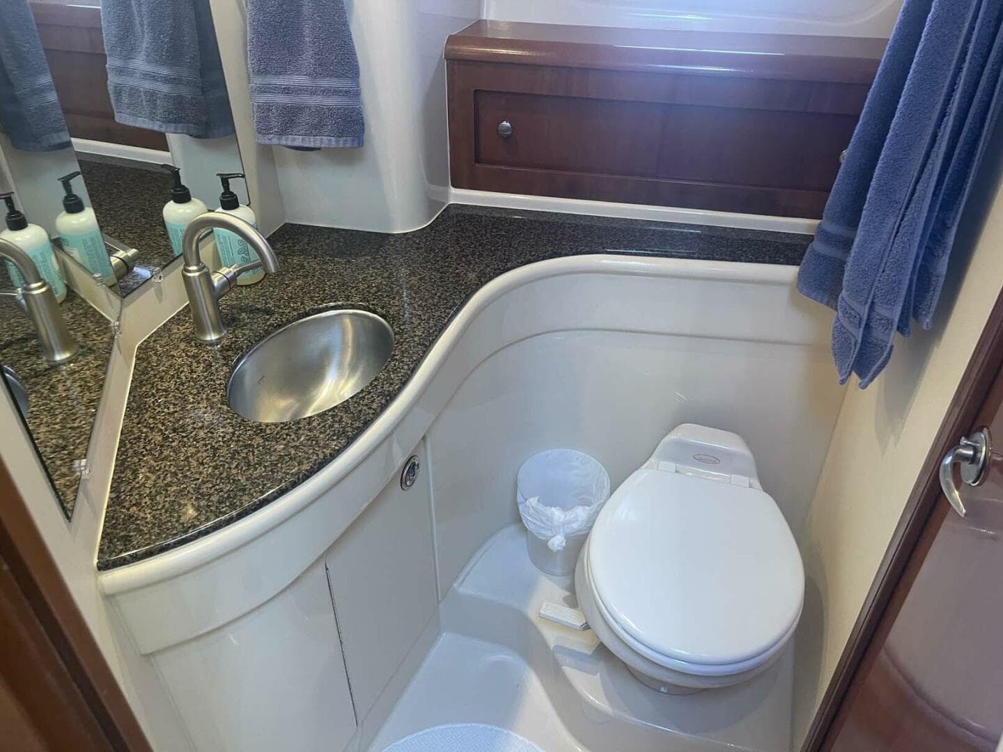 2006 Meridian 411 Sedan — photo 43