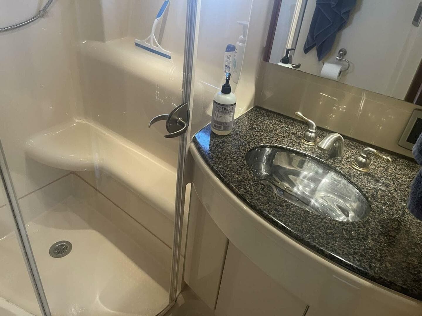 2006 Meridian 411 Sedan — photo 41