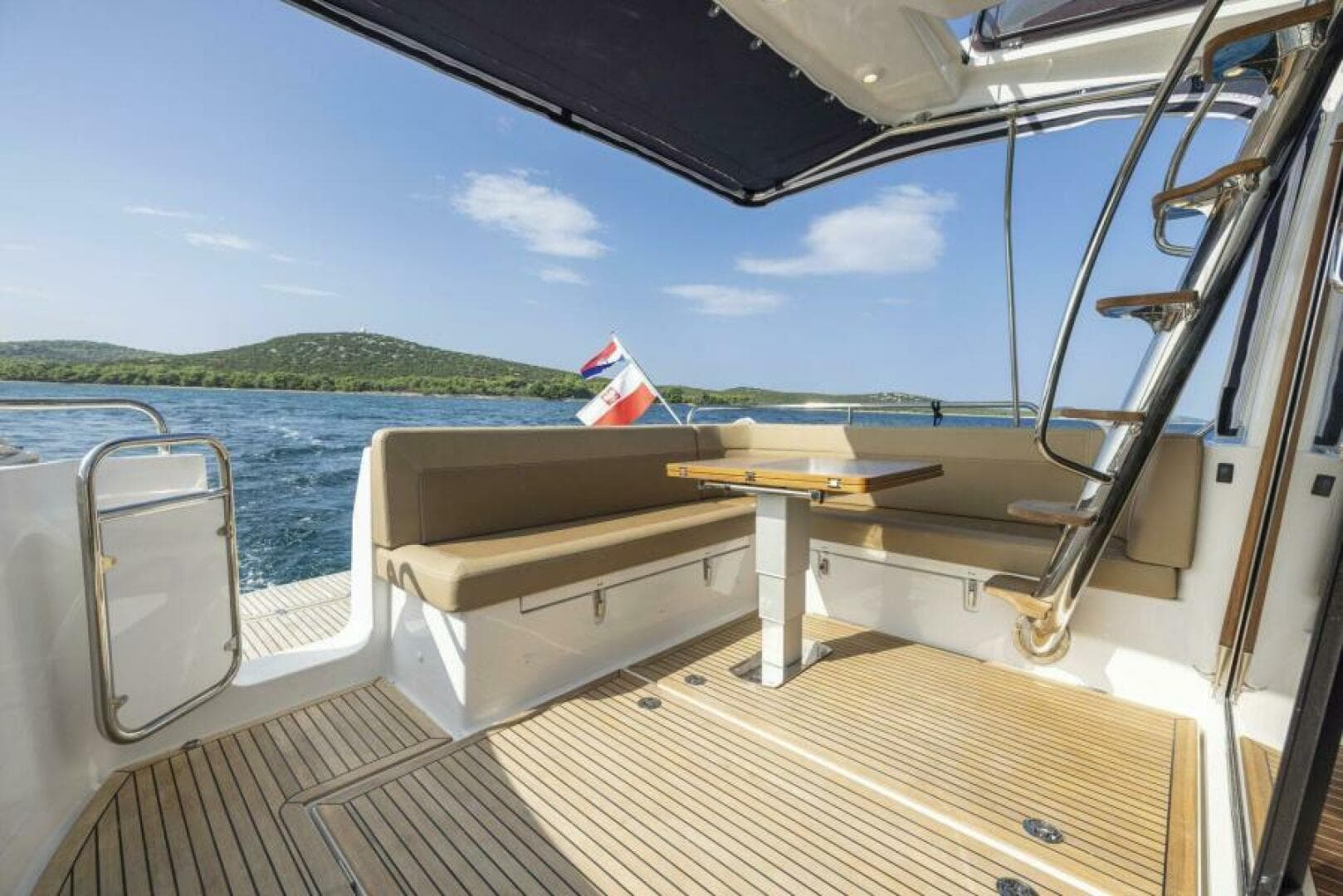 2025 Nimbus 405 Flybridge — photo 7