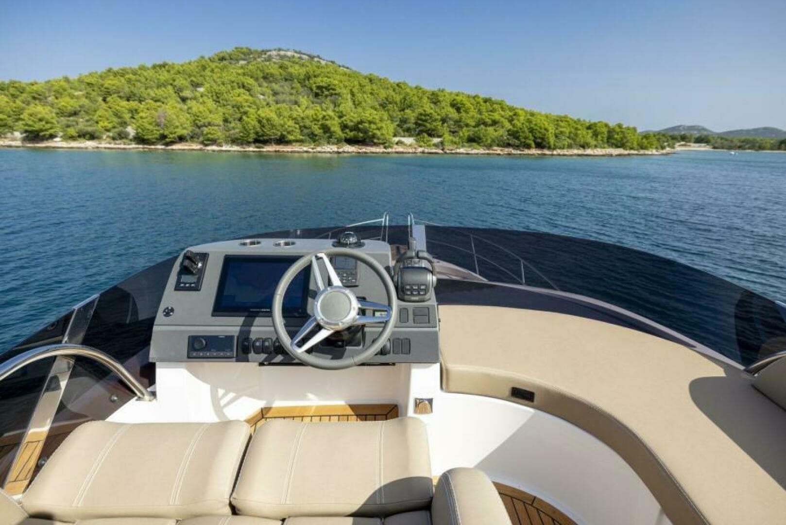 2025 Nimbus 405 Flybridge — photo 2