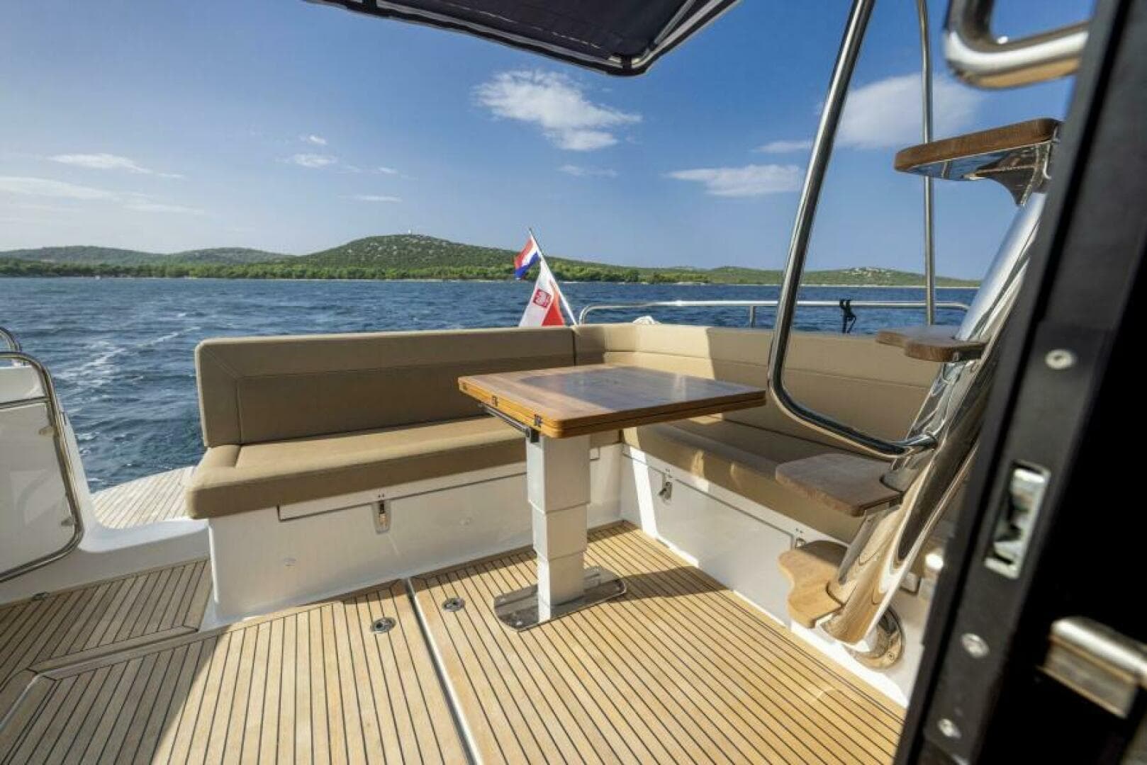 2025 Nimbus 405 Flybridge — photo 6